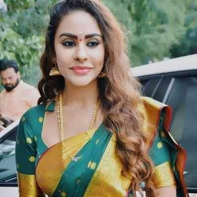 *🔫துப்பாக்கி உரிமத்துக்கு விண்ணப்பித்துள்ளர் 🔫நடிகை ஸ்ரீரெட்டி ❗*